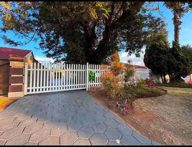 4 BEDROOM HOUSE FOR SALE IN GLEN MARAIS
